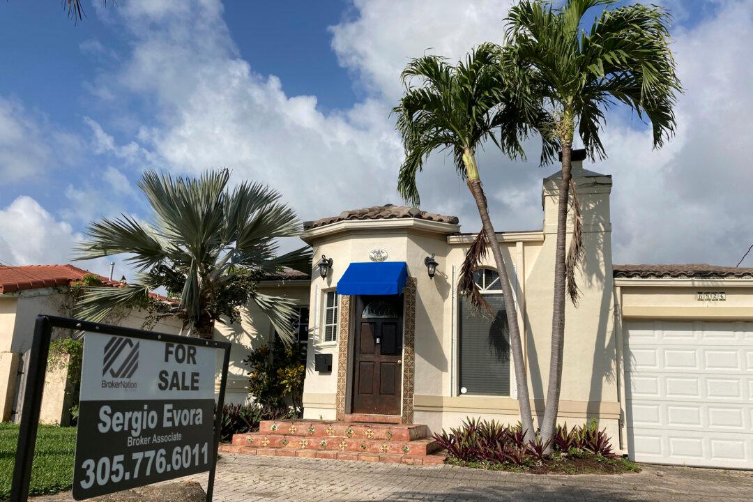 US Home Prices See Biggest Surge in March in 7 Years