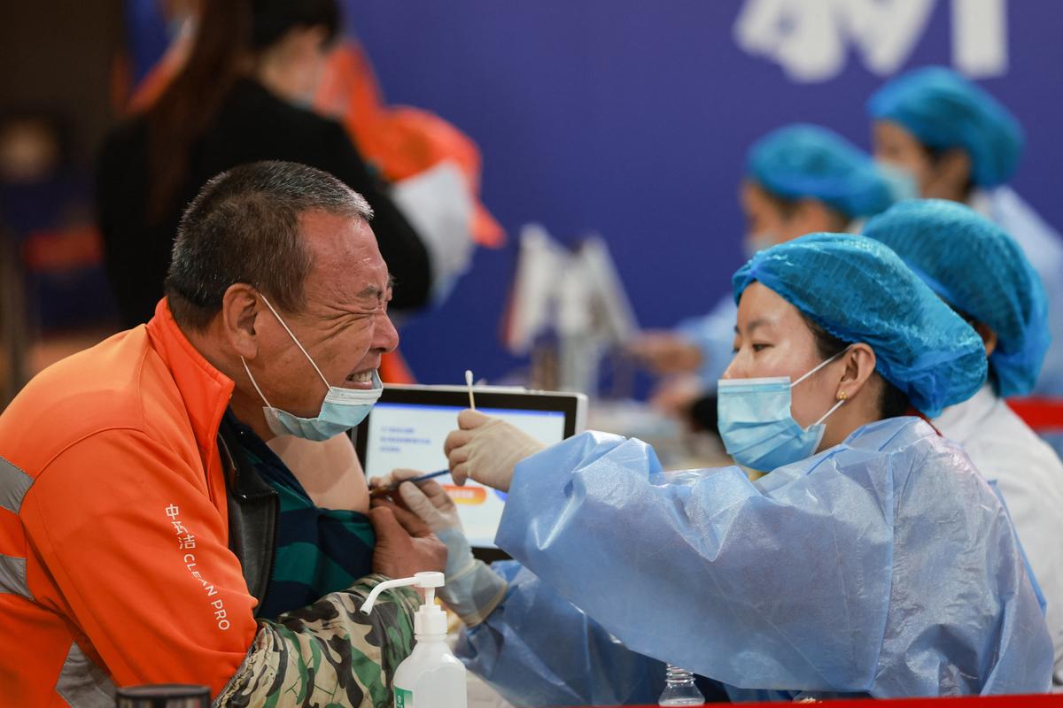 Fully Vaccinated Chinese Workers Test Positive for COVID-19 in Southern Shenzhen City