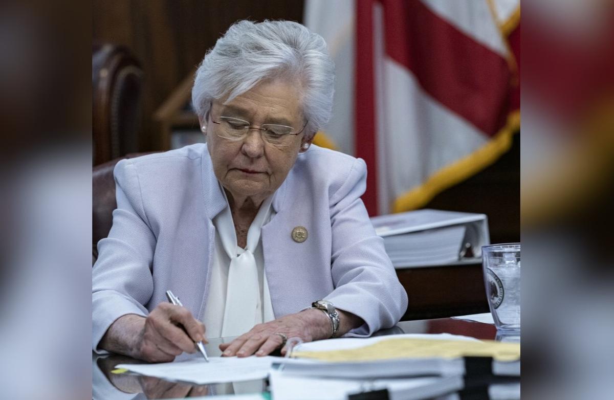 Alabama Governor Signs Order to Fight Federal Vaccine Mandate