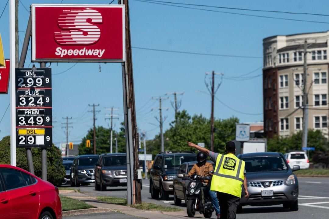 US Drivers to Get Hit by Soaring Pump Prices Over Memorial Day Holiday