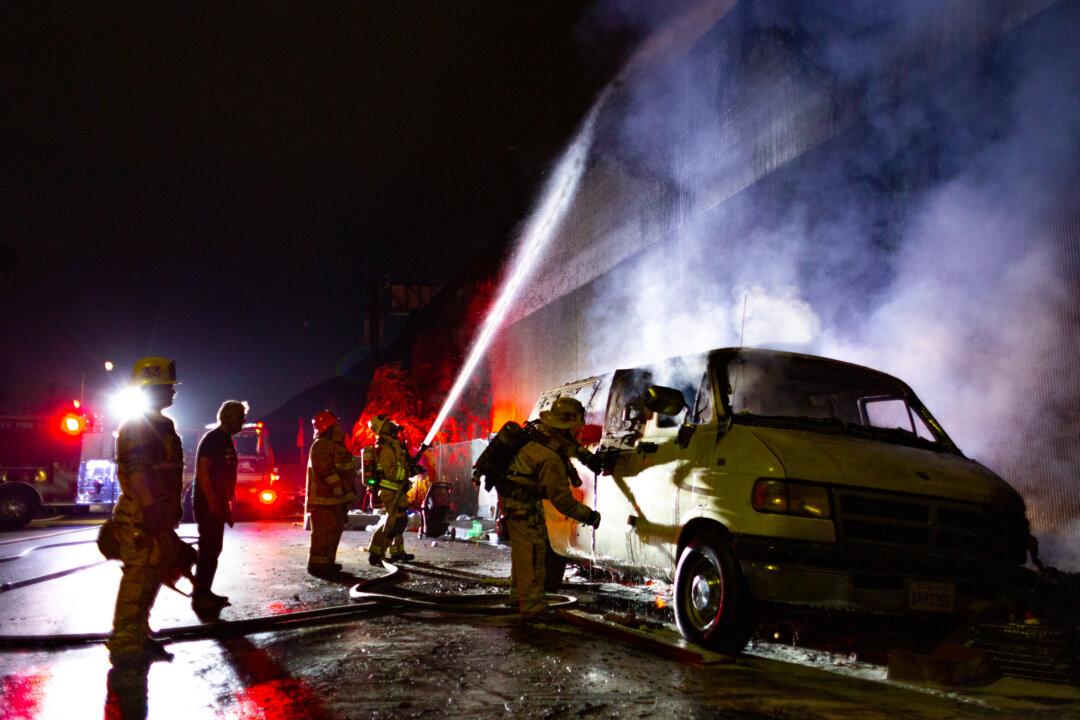 Hundreds of Unvaccinated Los Angeles Firefighters Plan to Keep Showing Up for Work