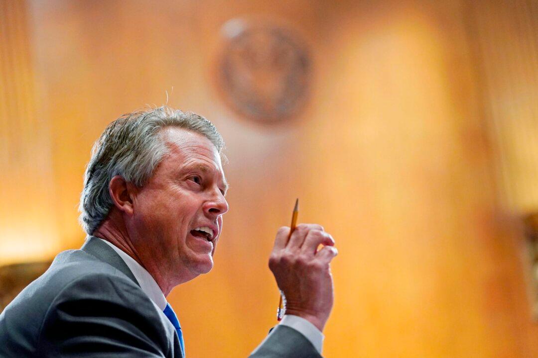 Republican Senator Introduces Legislation to Temporarily Halt Federal Research Grants Going to Viral Gain of Function Research