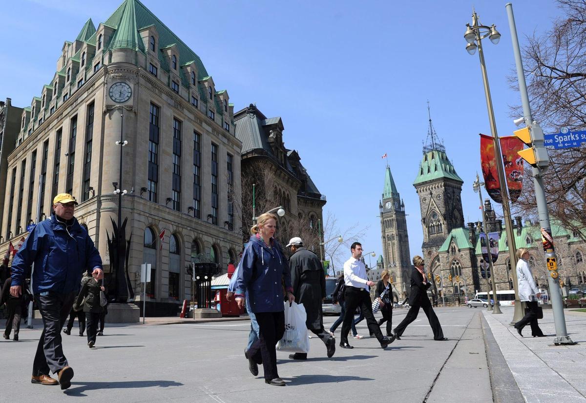 Average Federal Public Servant Paid Over $125K Per Year Including Benefits: PBO