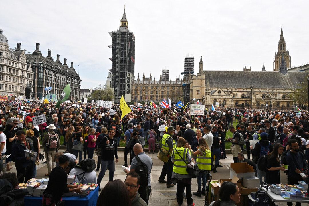 Thousands March in London Against CCP Virus Lockdowns, Vaccine Passport