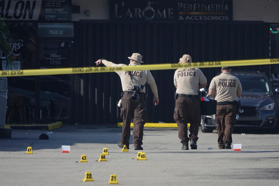 2 Dead, More Than 20 Injured in Florida Banquet Hall Shooting