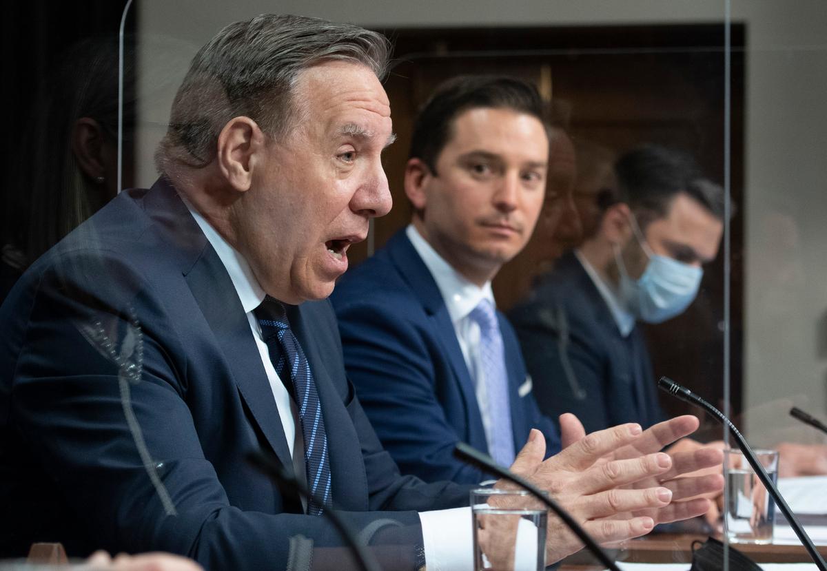 Poll Shows Wide Gap Between Quebecers and Other Canadians on Bill to Amend Constitution