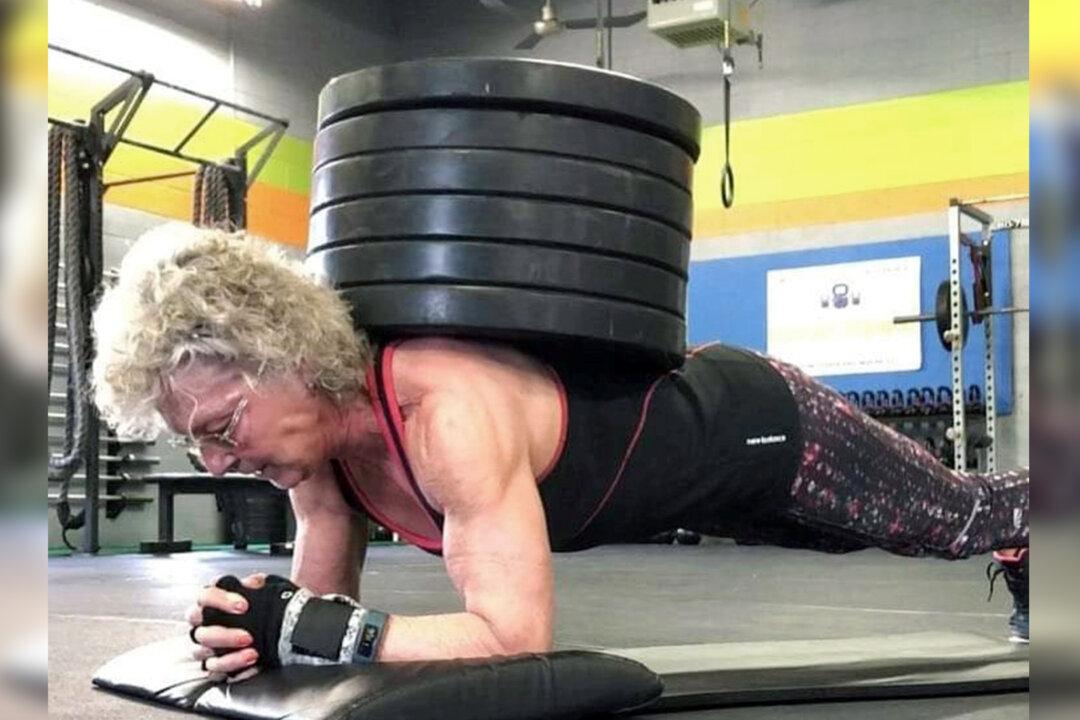 Grandma, 71, Trains in the Gym for 16 Hours a Week, Has Set 30 State and World Records