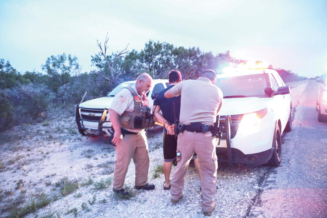 Smuggling Illegal Aliens Around Border Patrol Is Booming Business for Drivers