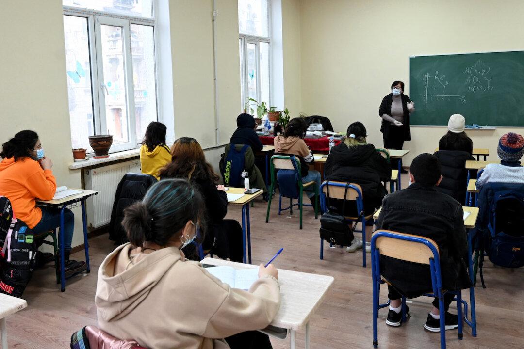 South Carolina Governor Voices Concern Over ‘Aggressive’ School Mask Enforcement Policies