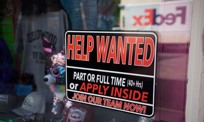 US Adds 559,000 Jobs as Firms Still Struggle to Fill Positions