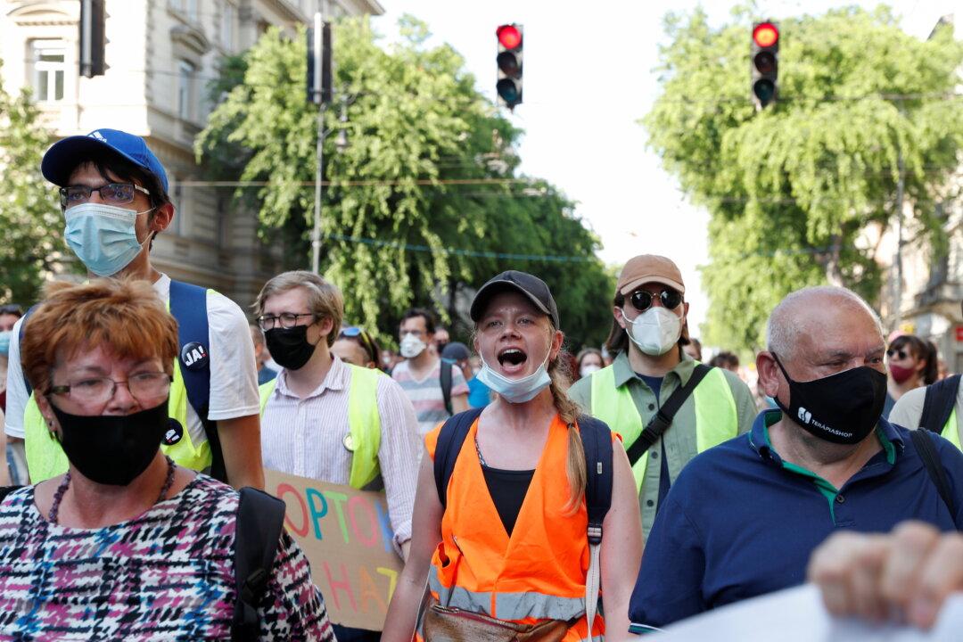 Hungarians Protest Against Planned Chinese University Campus
