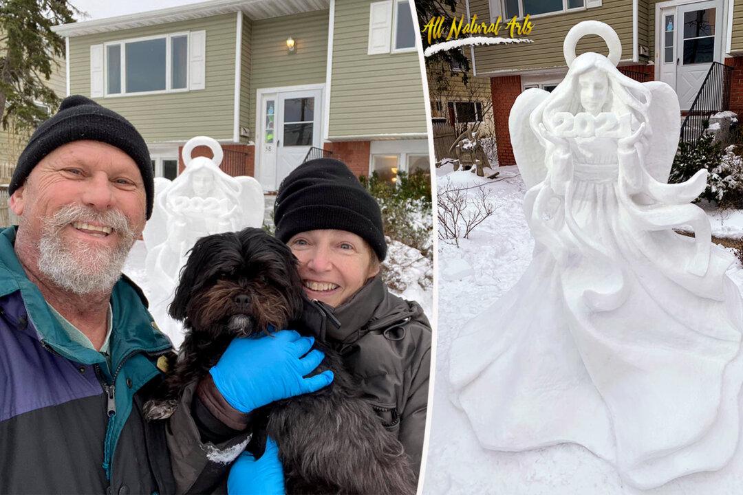 2 Talented Sculptors Craft Life-Size ‘Angel of Hope’ Snow Sculpture, Touching Hearts