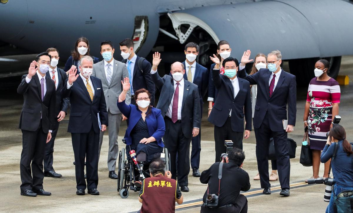 US Military Aircraft Makes Lightning Visit to Taiwan