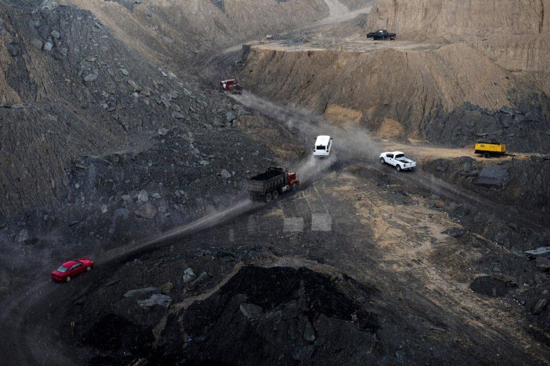 3 Dead in Mexico Mine Collapse, 3 Still Missing