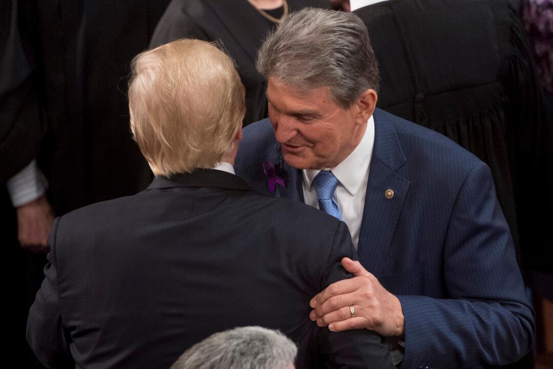 Trump Praises Manchin for Not Supporting Abolishing the Filibuster