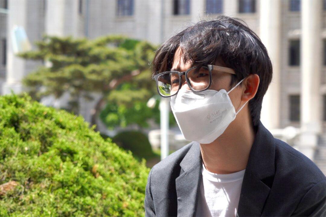 24-Year-Old Charged for Bypassing Firewall in China Flees to South Korea