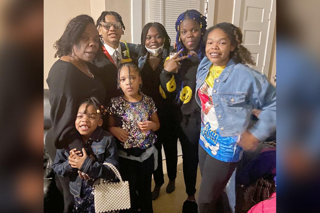 Aunt Adopts Her Nieces and Nephew After Sister’s Sudden Death: ‘I Will Get Through With God’
