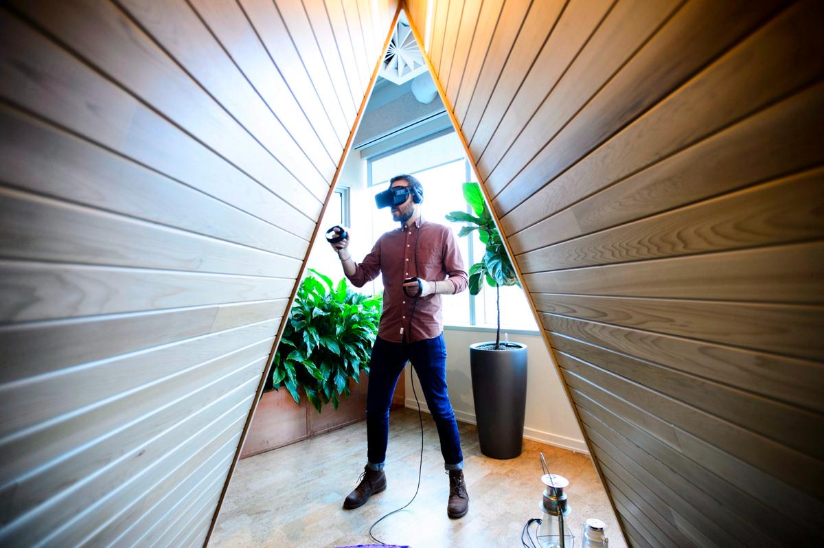 Virtual Reality Headsets Igniting Safety Concerns Over Radiation Levels