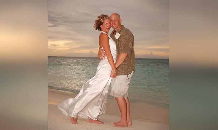 ‘Thank You for Staying’: 56-Year-Old With Alzheimer’s Proposes to Wife, Again—and She Says Yes