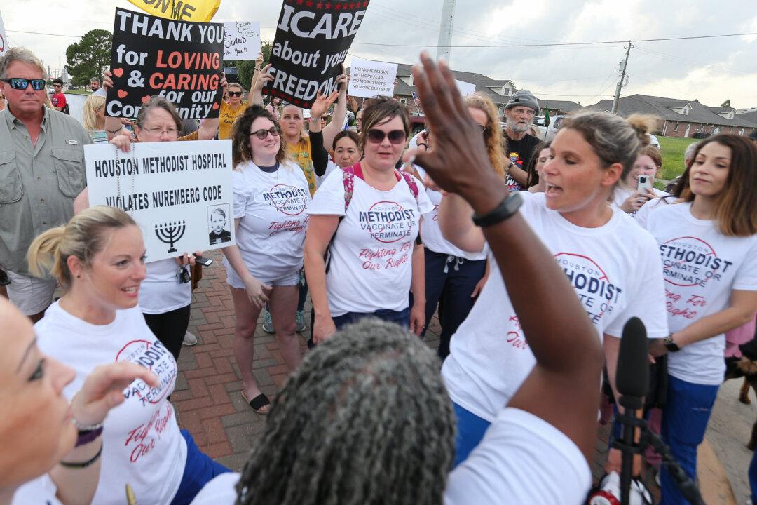 Nurse Who Already Had COVID-19 Fired for Refusing Vaccine: Hospital Is ‘Kicking Us to the Curb’