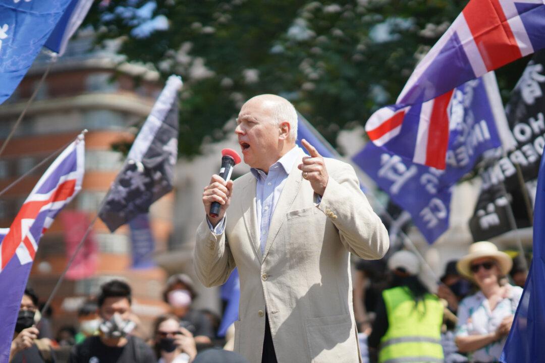 Sanctioned Lawmakers Condemn UK’s 1st Ministerial Visit to Hong Kong Since 2018