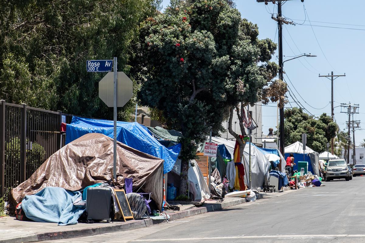 Los Angeles Officially Restores Ban on Homeless Encampments