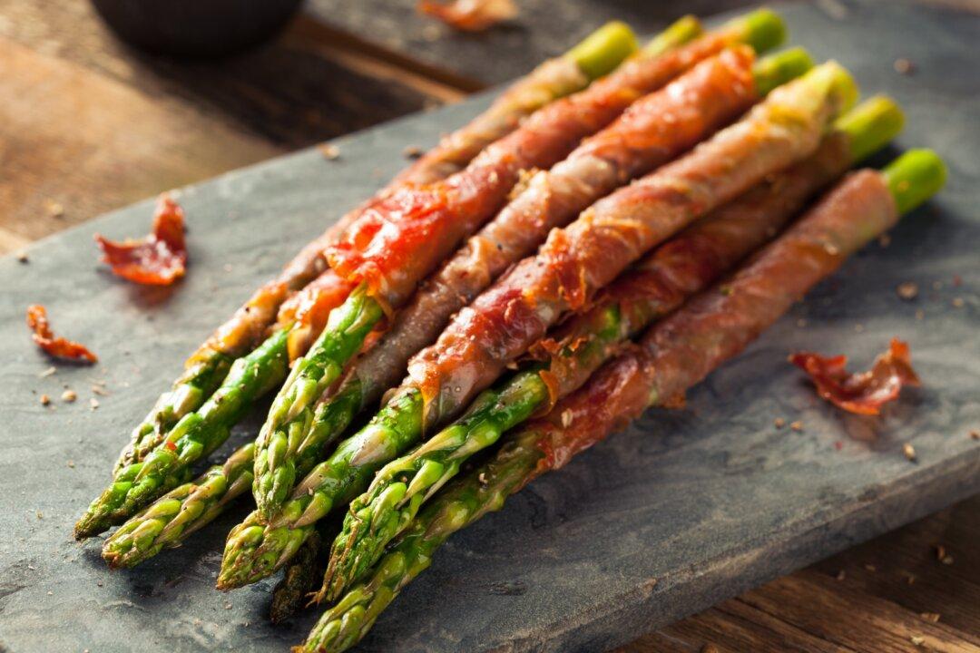 Keep It Simple With 3-Ingredient Asparagus Wraps
