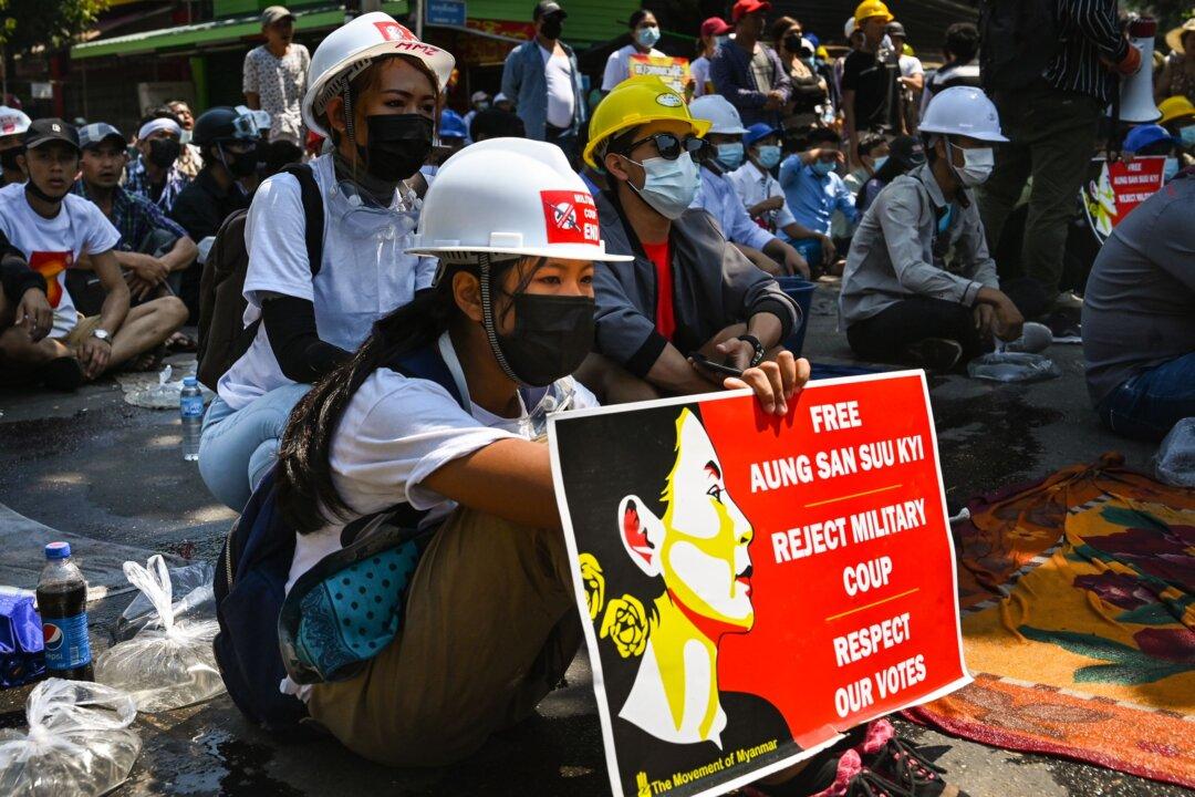 Burmese Court Convicts Aung San Suu Kyi in More Corruption Cases, Adds 6 Years to Prison Sentence