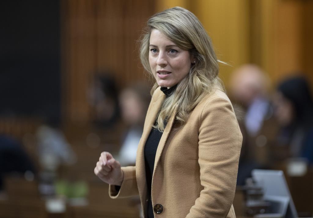 Liberals Table Bill to Protect French in Sweeping Update to Official Languages Act