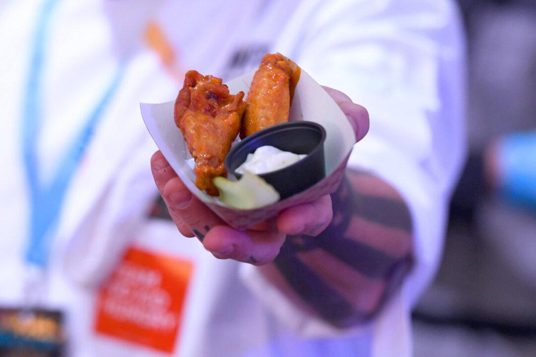Restaurant Owner Blames Labor Shortage for 99 Percent Increase in Chicken Wings Prices