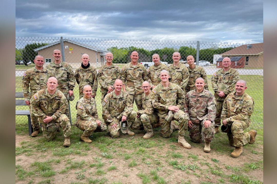 Sister of US Soldier Loses Her Hair Battling Cancer, so Compatriots Shave Heads in Support