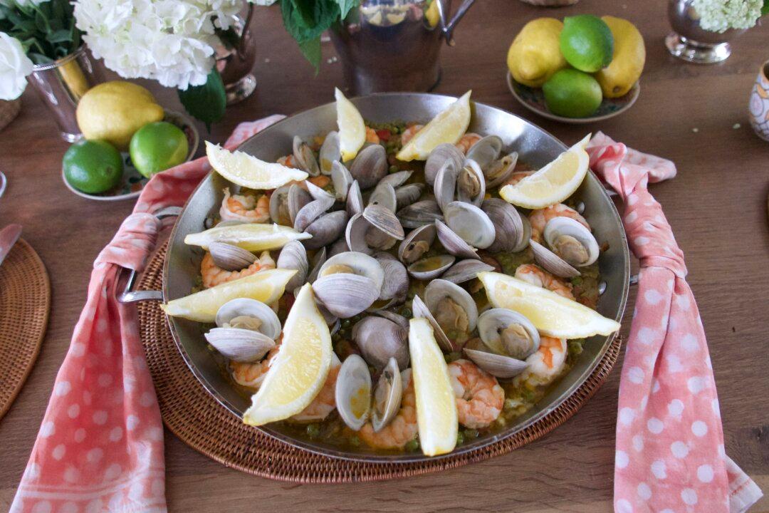 Easy Entertaining: Paella for a Summer Party