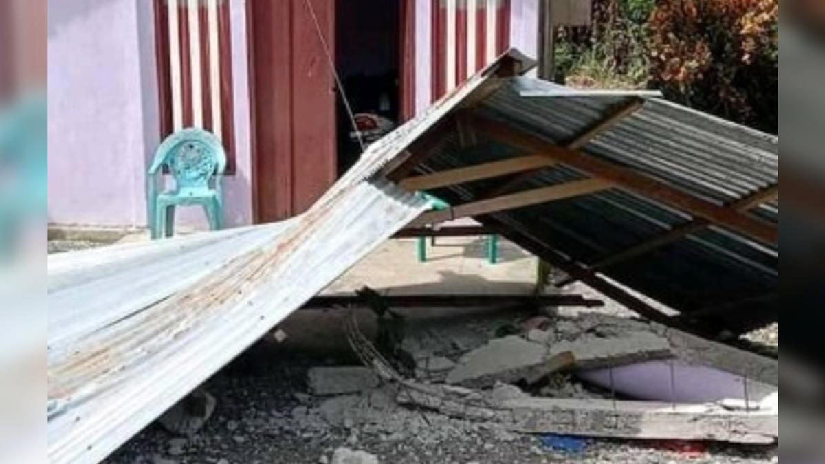Indonesians Rush Uphill After 6.1 Magnitude Quake Near Moluccas