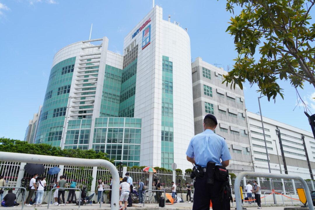 2 Apple Daily Directors Charged in Hong Kong Under Beijing’s National Security Law