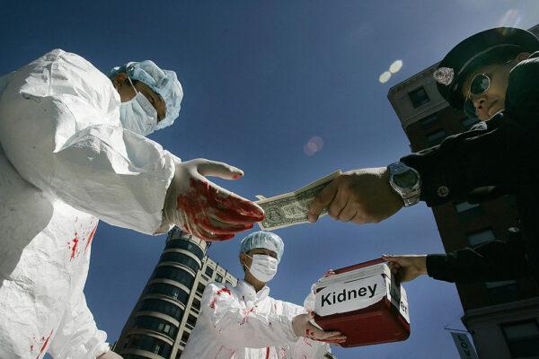 Falun Gong practitioners re-enact illegal payment for human organs in Washington on April 19, 2016. (Jim Watson/AFP via Getty Images)