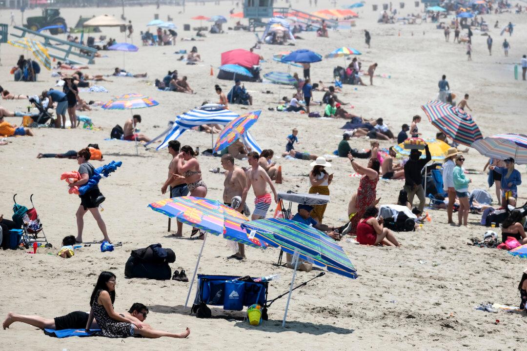 More Than 100 Million Americans Under Heatwave Alerts as Scorching Weather Set to Intensify