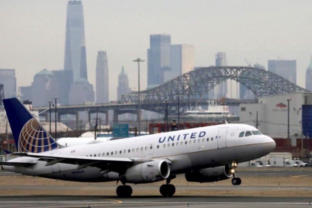 United Airlines to Require Vaccinations for All US Employees