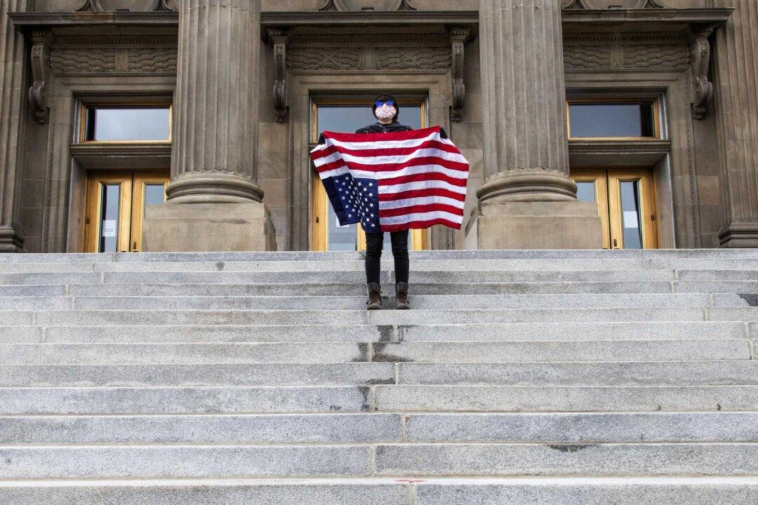 Over 5,000 Sign Pledge to Continue Teaching Critical Race Theory Even if Outlawed