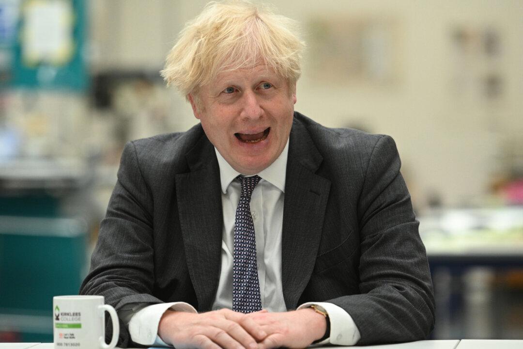 England to Expand COVID-19 Vaccination Programmes to Over-18s