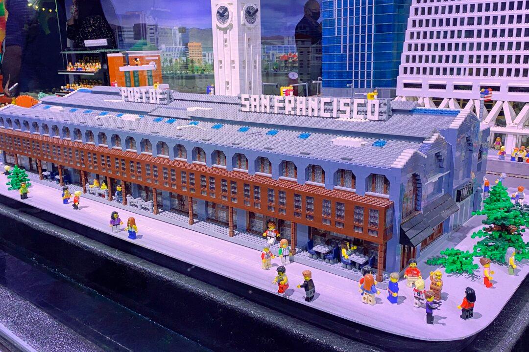 California Legoland Discovery Center Opens