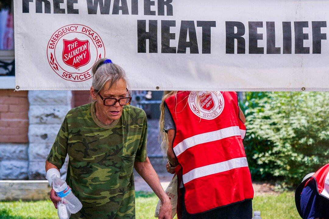 Southwest US States Bake, Wildfire Threatens Arizona Towns