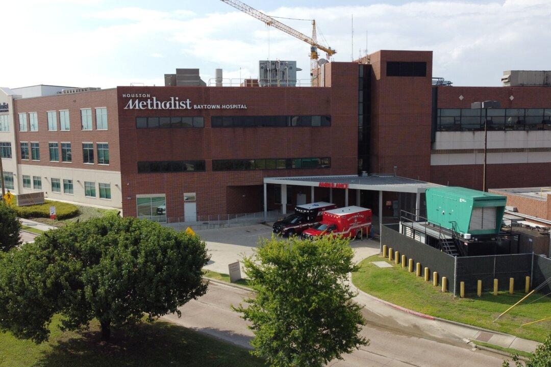 Houston Hospital Employees Fired for Refusing to Get Vaccine Demand Their Jobs Back