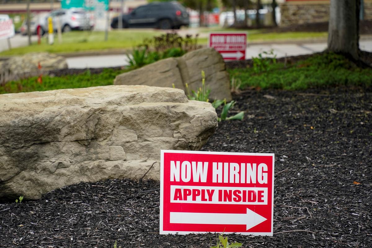 Weekly Jobless Claims Dip to New Pandemic-Era Low