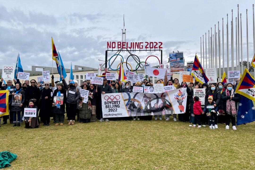 Australian Senators Support Rallies in Five Cities Nationwide Against Beijing Winter Olympics