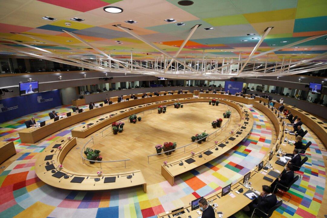 France and Germany Drop Russia Summit Plan After EU’s East Objects