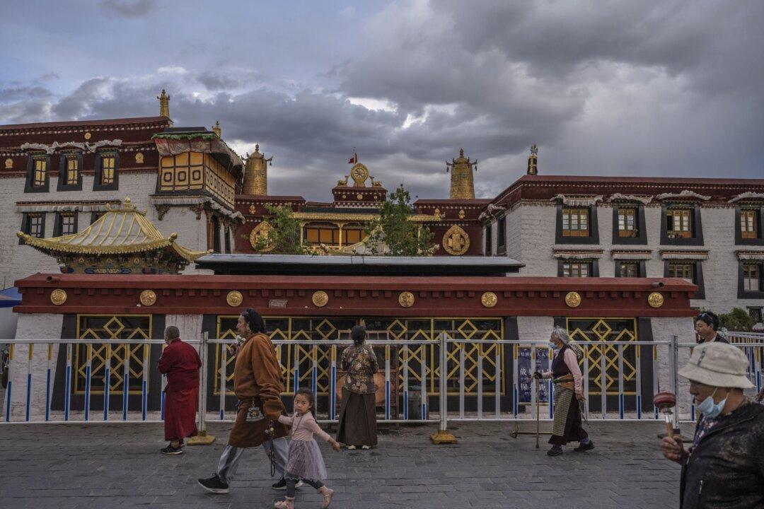Xi Jinping Visits Tibet to Mark the 70th Anniversary of the CCP’s Rule
