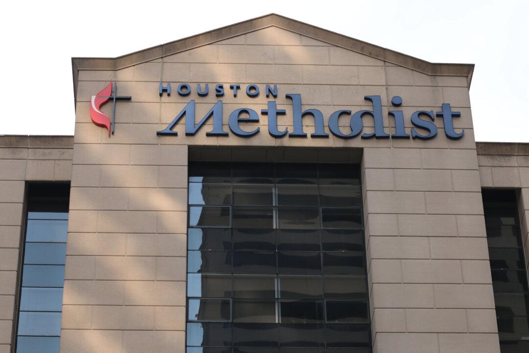 EXCLUSIVE: Hospital With 1st COVID Vaccine Mandate in US Not Requiring Updated Booster