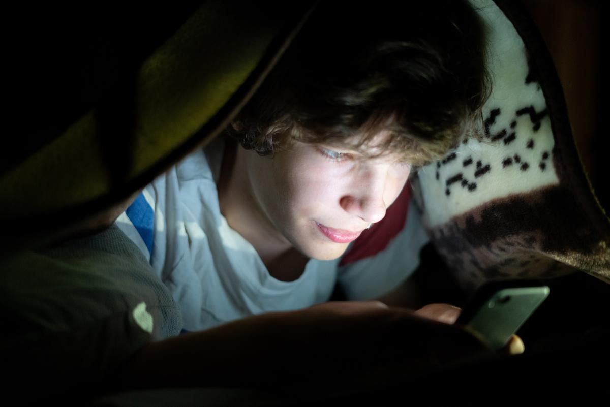 Screens at Bedtime Rob Young Teens of Sleep