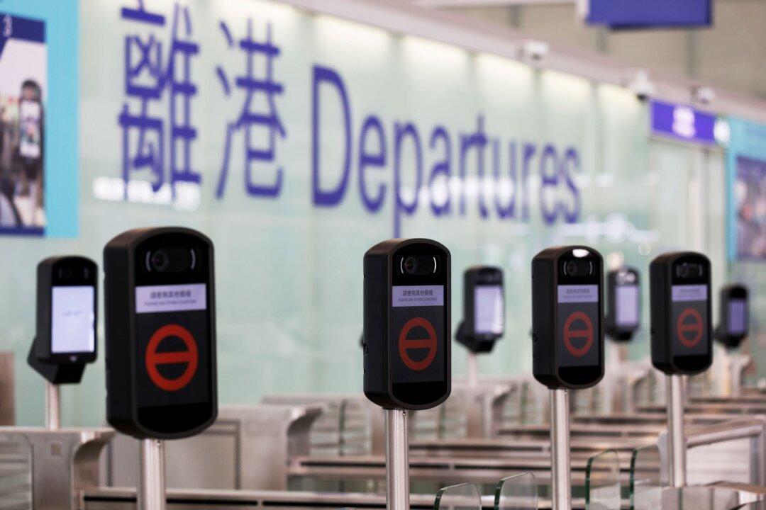 Hong Kong’s UK Flight Ban Leaves Students Stranded, Parents in Despair
