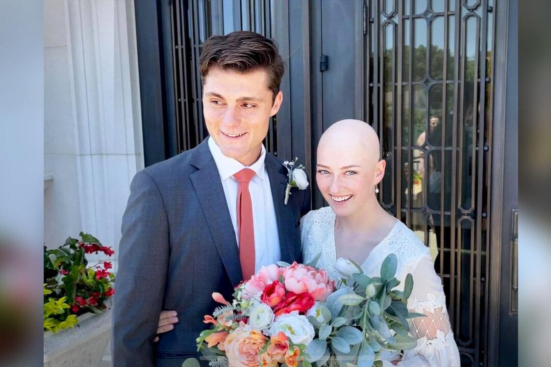 Woman Fighting Cancer Weds High School Sweetheart After Docs Say She Has Just Months to Live